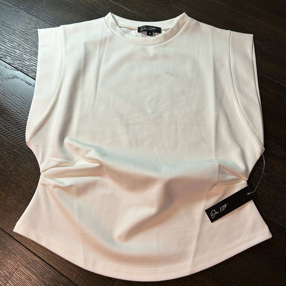 Sleeveless Crewneck Top in Light Pink